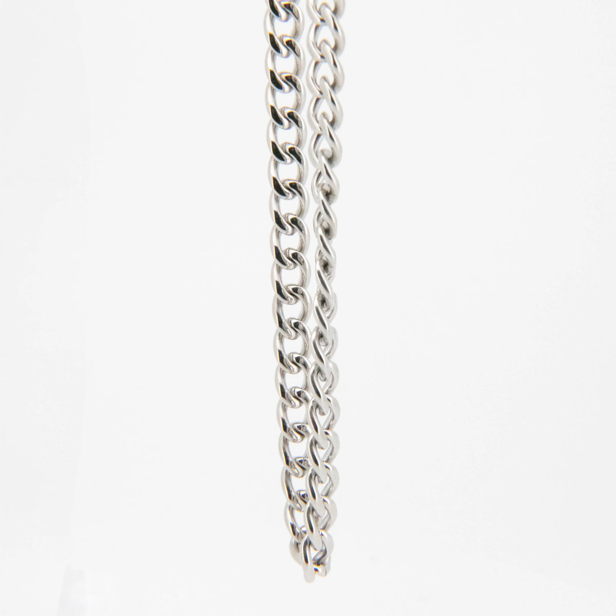 Silver metal chain with interlocking links.