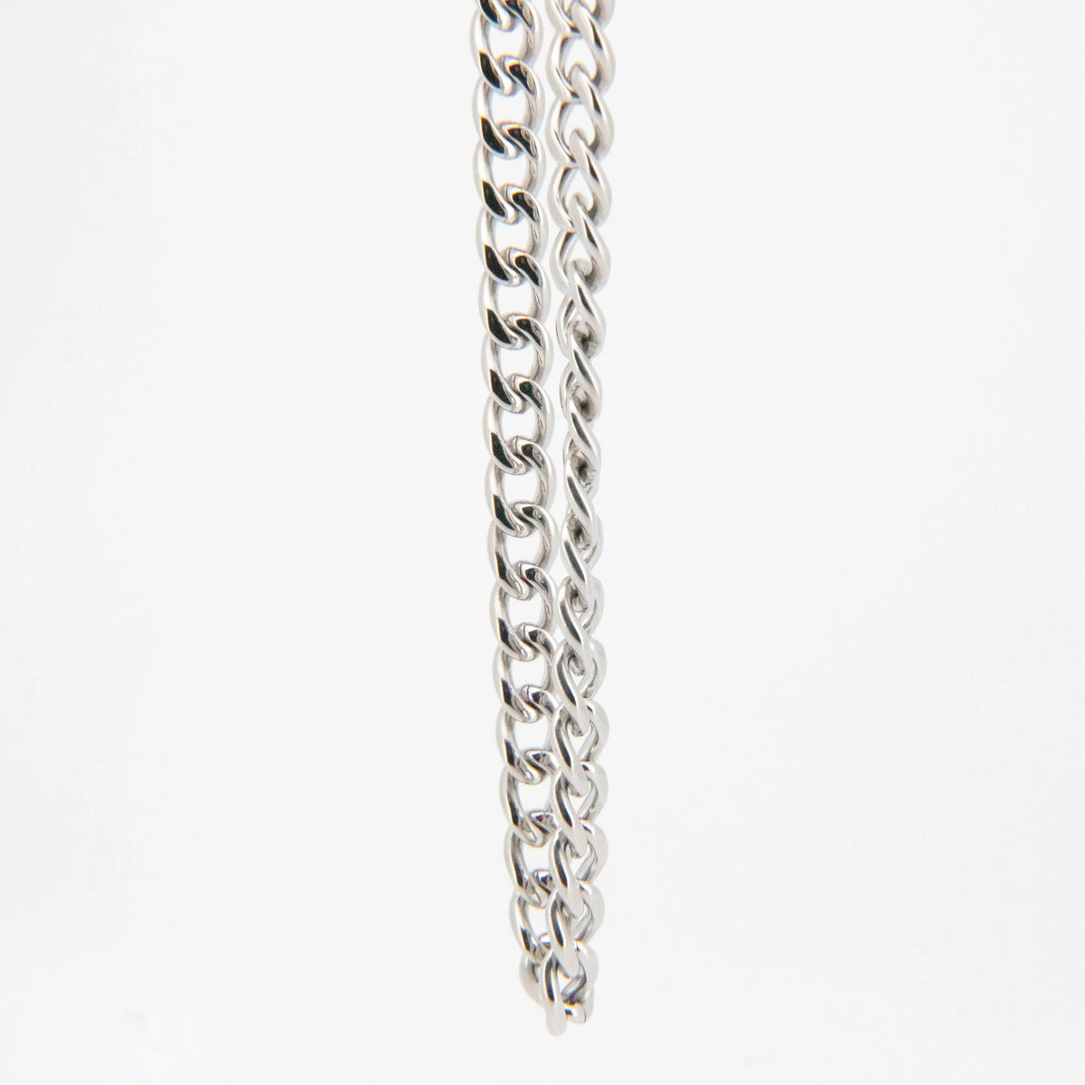 Silver metal chain with interlocking links.